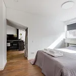 Cosy With Balcony In Center *