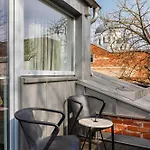Appartamento Cosy With Balcony In Center