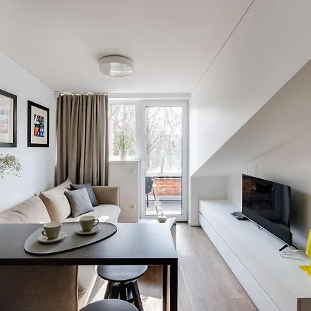 Apartment Cosy With Balcony In Center