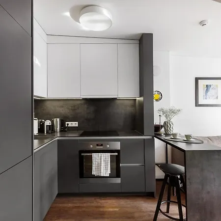 Cosy With Balcony In Center Apartment *
