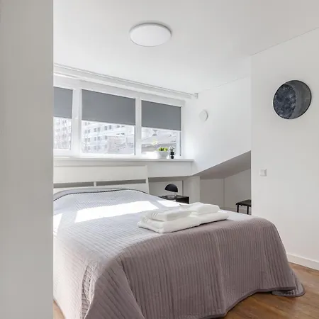 Cosy With Balcony In Center