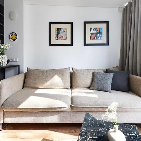 شقة Cosy With Balcony In Center