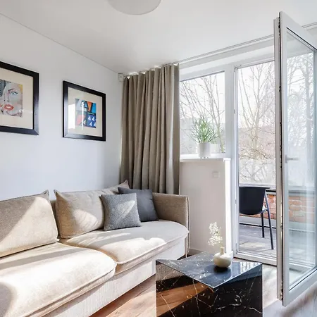 Cosy With Balcony In Center شقة
