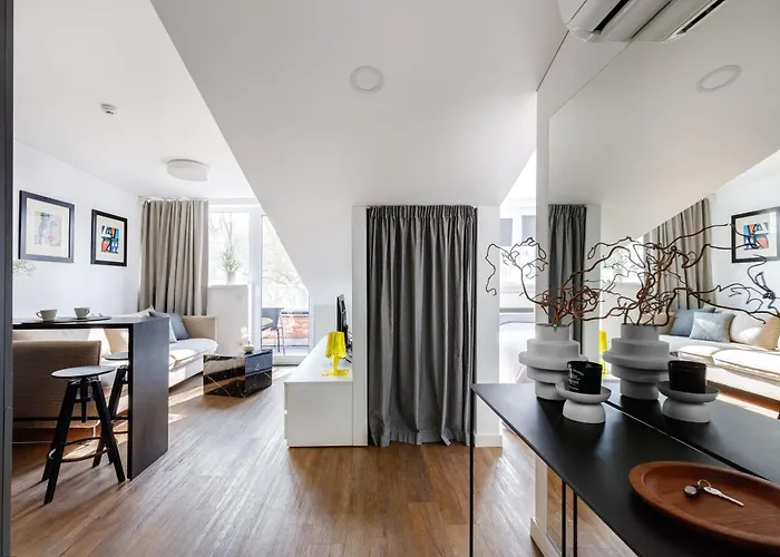 Cosy With Balcony In Center Каунас