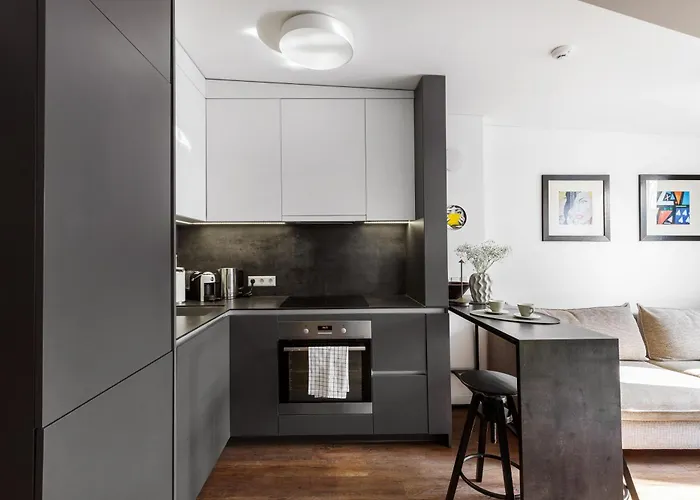 Cosy With Balcony In Center Апартаменты *