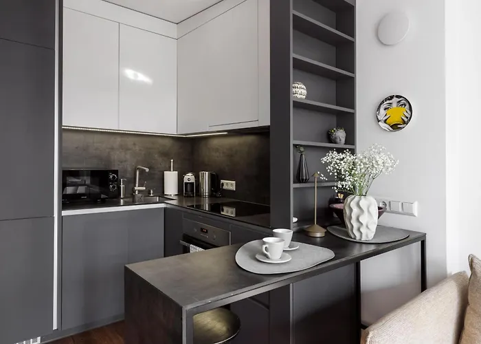 Cosy With Balcony In Center *