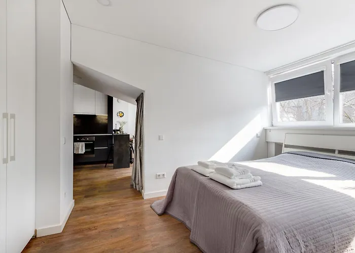 Cosy With Balcony In Center *